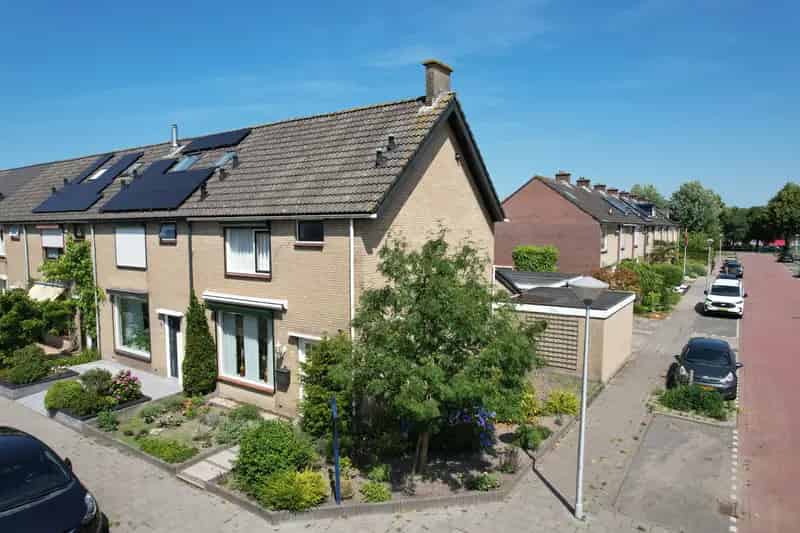 Hoekwoning Steenbergen 4 slaapkamers 2 garages