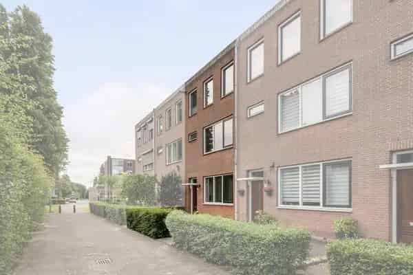 4 Slaapkamers Familiewoning Vlaardingen Nabij Scholen en Winkels