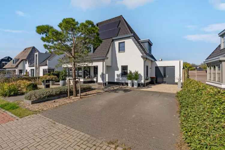Villa Lelystad Buitenhof 4 slaapkamers 902m2 tuin aan het water