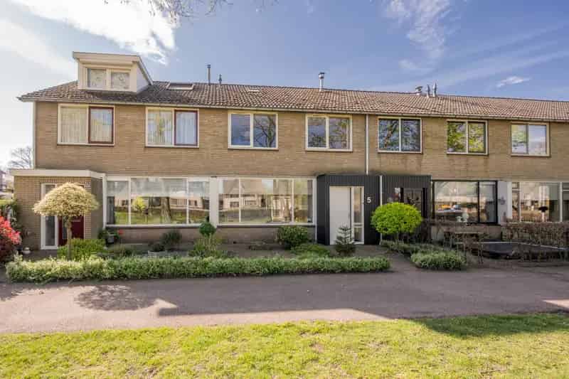 Huis te koop Voorthuizen: Sfeervolle gezinswoning met garage en zonnepanelen