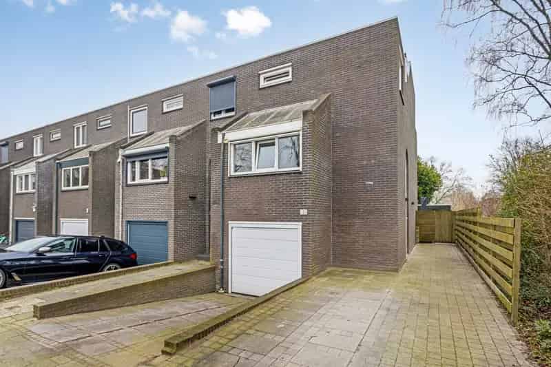 Splitlevel woning Apeldoorn 4 slaapkamers tuin en garage