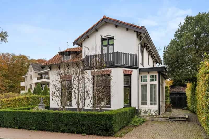 Huis te koop Boslaan 40 Lunteren  Vrijstaande villa met gastenverblijf