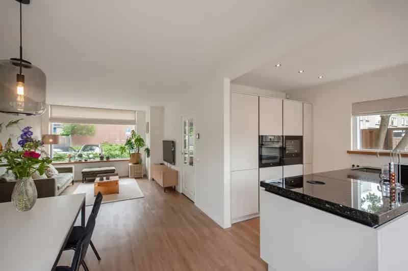 Huis te koop Bergschenhoek: Ruime 5-kamer hoekwoning met garage