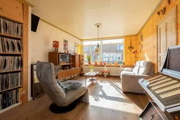 Ruime 4 Slaapkamers 2 Onder 1 Kapwoning Nabij Centrum