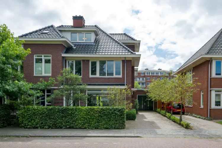 Luxe 6-kamer Twee Onder Een Kapwoning Voorschoten