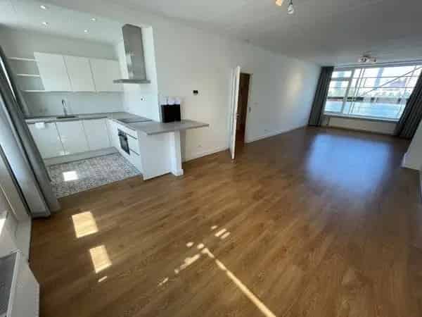 Ruim 3 kamer appartement Maaskade Rotterdam