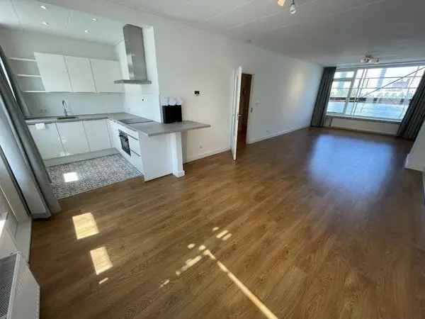 Ruim 3 kamer appartement Maaskade Rotterdam
