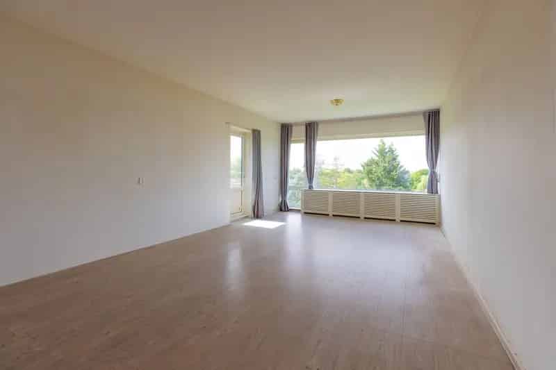 Te moderniseren 2-kamerappartement in Residence Bosch van Bredius