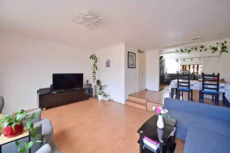 Huis te koop Almere: Ruime 3 Slaapkamers, Moderne Badkamer, Zonnige Tuin