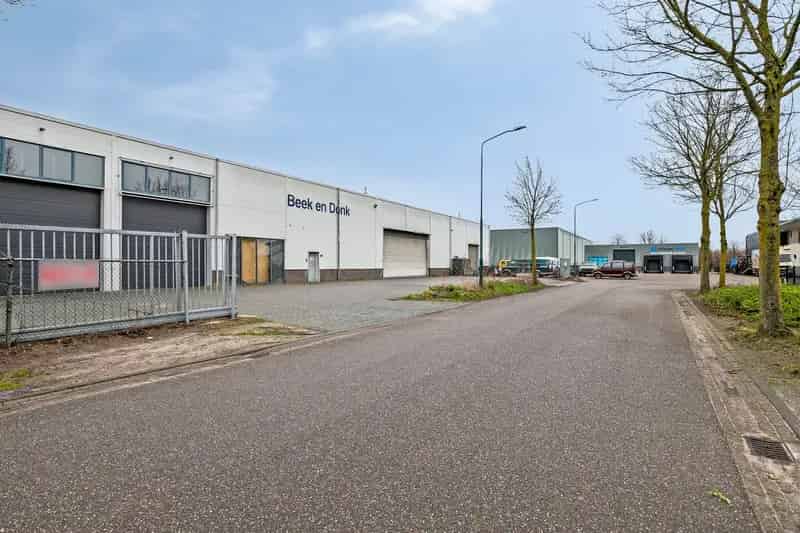 Bedrijfshal te huur Beek en Donk 1435m2