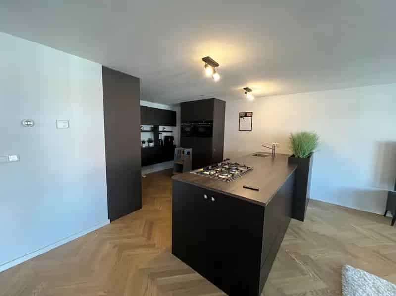 Luxe Penthouse Appartement Steenbergen Dakterras 132m2