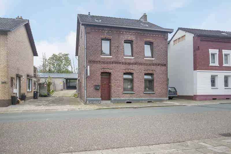 Kluswoning met Bedrijfsruimte te Ubach over Worms