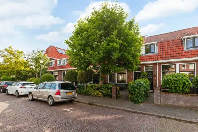 Huis te koop Asterstraat Vlaardingen 4 slaapkamers zonnige tuin