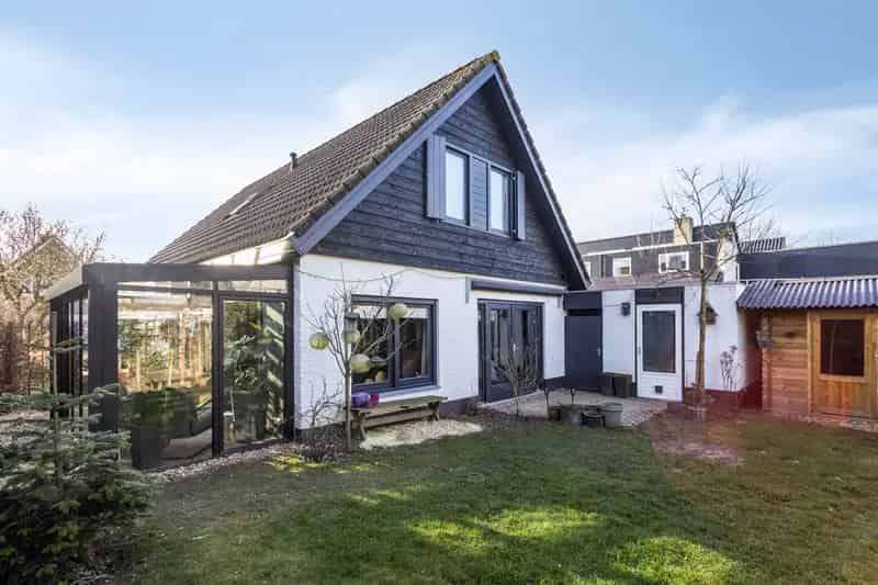 Vrijstaand huis Zaltbommel gerenoveerd 2 slaapkamers tuin garage