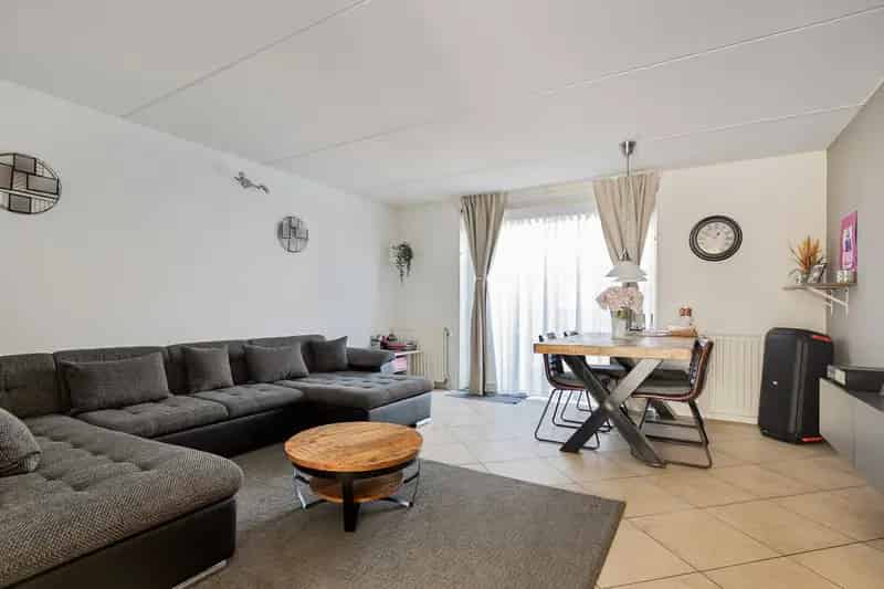 Ruime Familiewoning te Koop in Almere 4 slaapkamers Grote Tuin