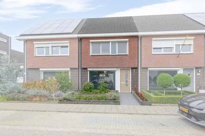Ruime gezinswoning Tegelen 4 slaapkamers moderne keuken tuin energielabel A