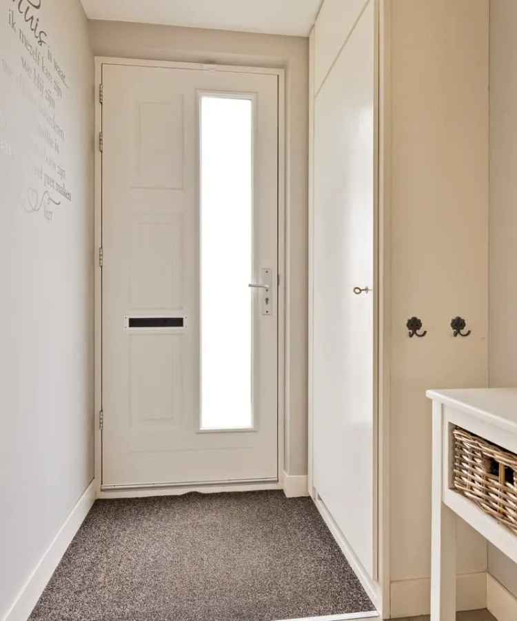 5 Kamer Eindwoning De Lier Ruime Tuin Zonnepanelen