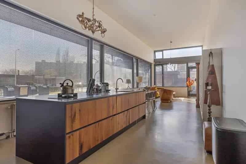 Appartement te koop Capelle aan den IJssel: Ruim 3-kamer appartement in het Capelseblok