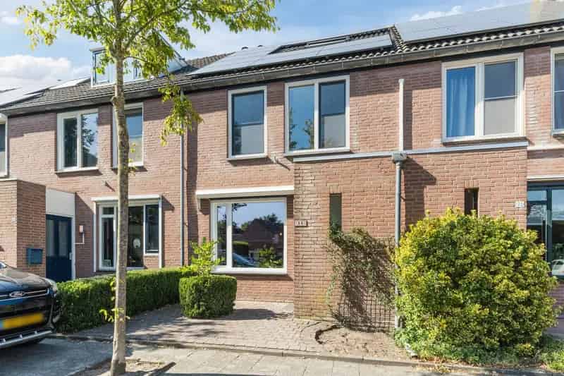 Huis te koop Rijen: gerenoveerde tussenwoning met 11 zonnepanelen