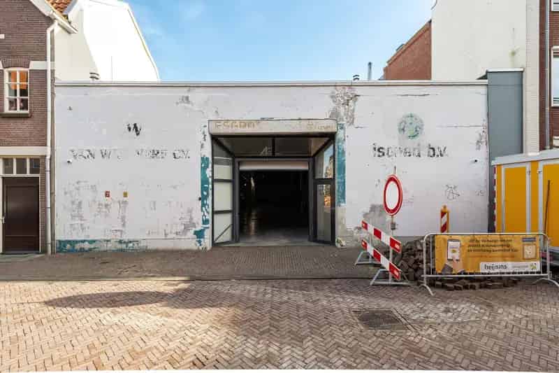 Bedrijfshal te Huur Tiel Centrum 460m² Opslag Stalling