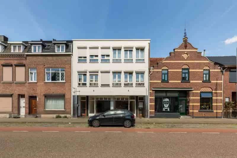 Pand te Venlo: Winkelruimte en 2 Appartementen