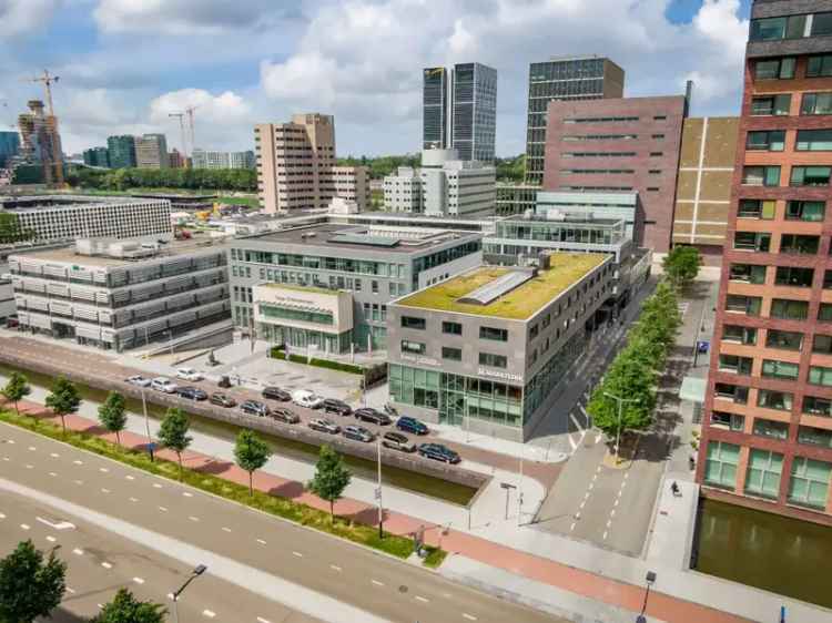 Kantoorruimte Zuidas 1386m² nabij NS-station RAI