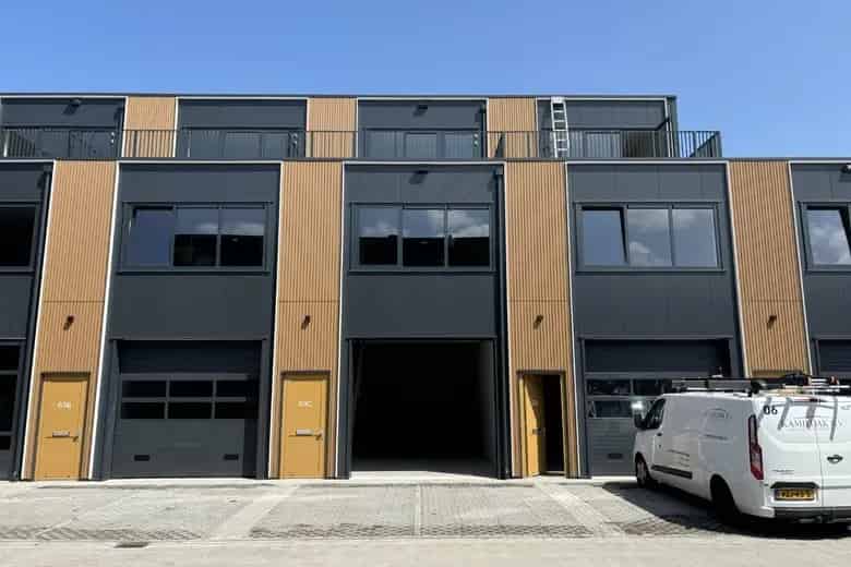 155 m2 Bedrijfsruimte te Huur Alkmaar Moderne Unit Dakterras