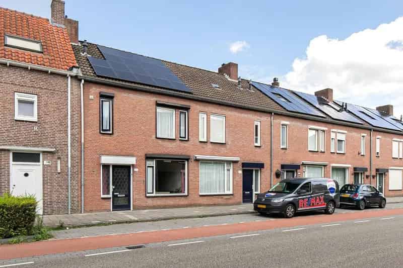 Ruime Energiezuinige Woning met Dubbele Garage en Zonnepanelen
