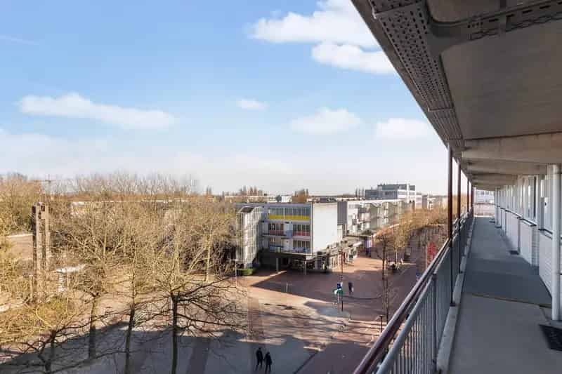3 Kamer Appartement Amsterdam 85m2 Nabij Winkelcentrum Metro