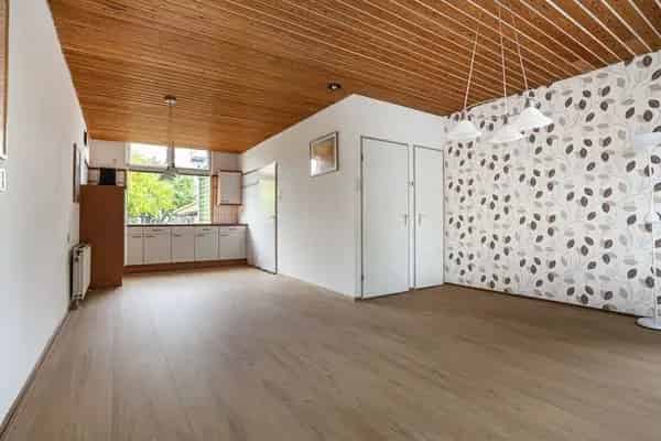 Semi Vrijstaande Huis te Huur Nabij Scholen en Park