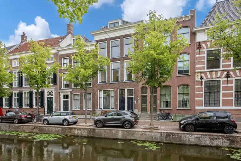 Appartement te koop Delft Oude Delft: 238m2 Grachtenpand met Dakterras