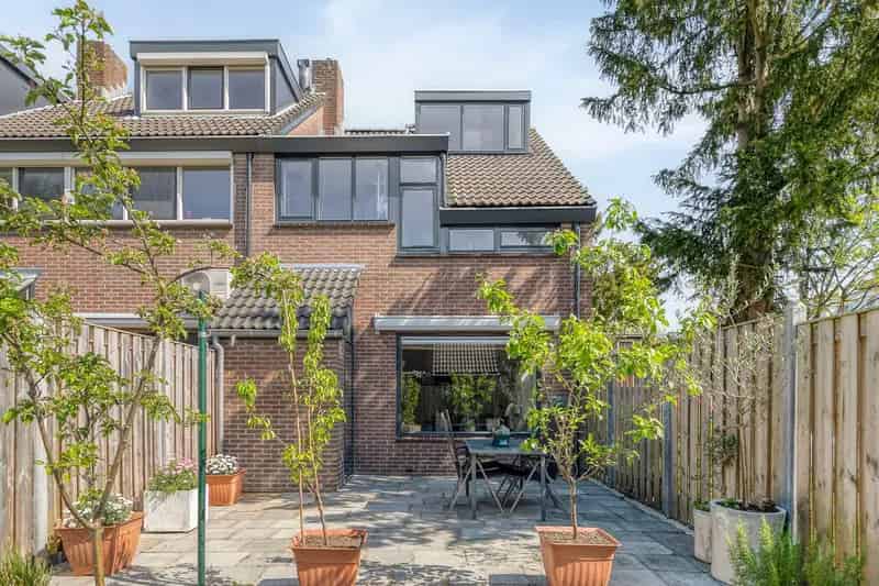 Moderne 5 kamer hoeekwoning te koop Bleiswijk