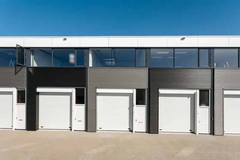 Bedrijfshal te huur Breda 138m2 Turnkey Kantoor Showroom
