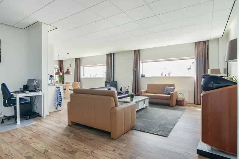 Bedrijfshal met Woning te Koop Stiens 529m2 133m2