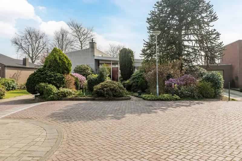 Semi bungalow 4 slaapkamers Maasbree Ruime tuin Garage