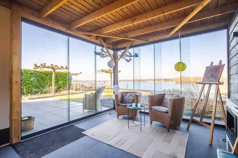 Luxe Villa aan het Water Riverparc Lathum