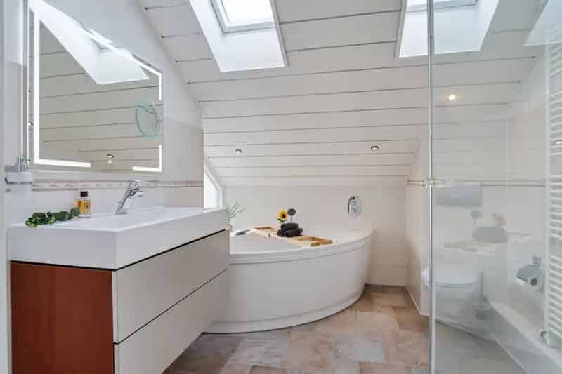 Splitlevelwoning Zoetermeer 6 kamers  Dubbele garage  146m2