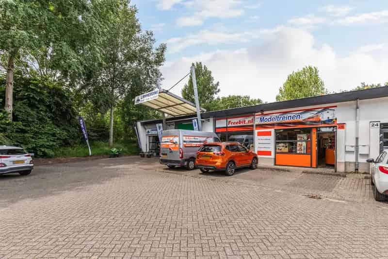 Bedrijfshal te huur Lochem - Showroomruimte 200m² Kantoor 50m²