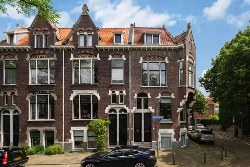 Kralingen Bovenhuis 148m2  4 Slaapkamers  Erker Veranda's