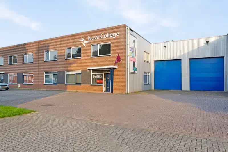 Bedrijfshal te Huur Hoofddorp 718m² Moderne Kantoren Parkeergelegenheid