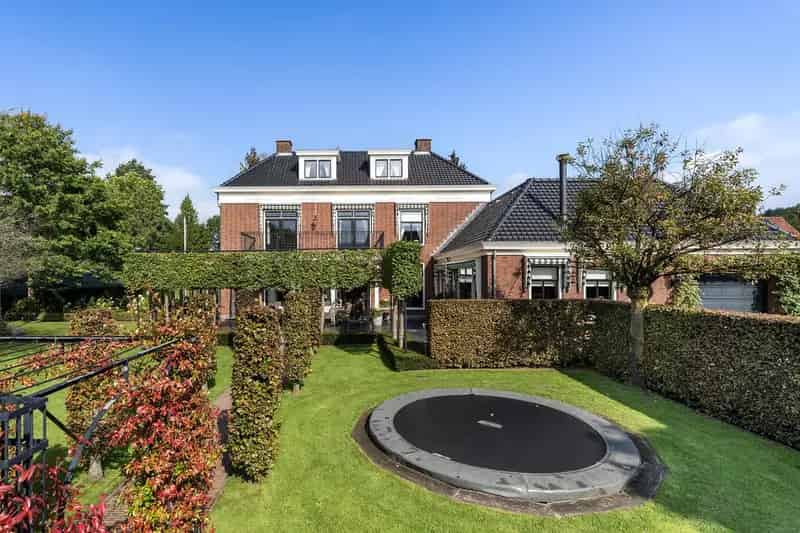Huis Te Koop , 21, Middeldijk, Barendrecht, Zuid-Holland