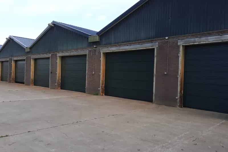 Bedrijfshal te huur Zijtaart Opslagruimte 115m2 en 137m2
