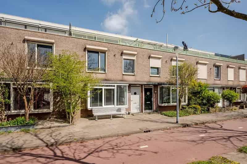Grote gezinswoning met ruim dakterras te Hoofddorp