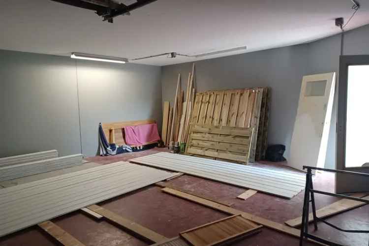 Bedrijfshal te Huur Reeuwijk 114m² Kantoor en Bedrijfsruimte
