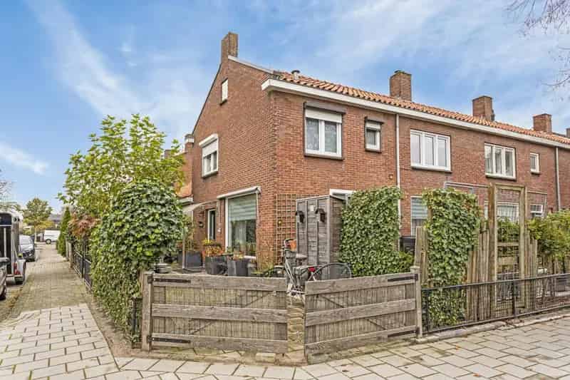 Ruime Eindwoning Glanerbrug Praktijkruimte Garage 3 slaapkamers
