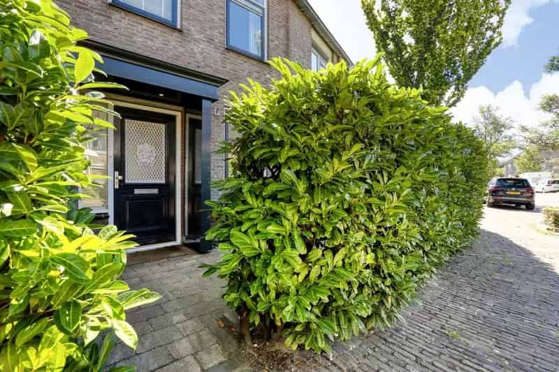 Huis te koop Muiderberg: Ruime knikwoning met 6 slaapkamers en 2 badkamers