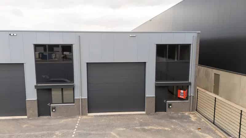 Bedrijfshal te koop Tholen: Moderne unit 149m2  met entresol