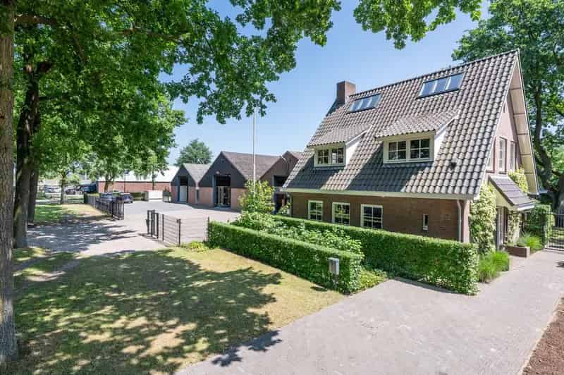 Bedrijfswoning Helmond te Koop: Wonen en Werken Gecombineerd