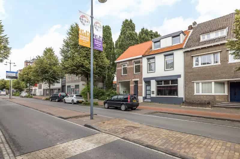 Ruime Jaren 30 Woning Geleen 4 slaapkamers 2 badkamers