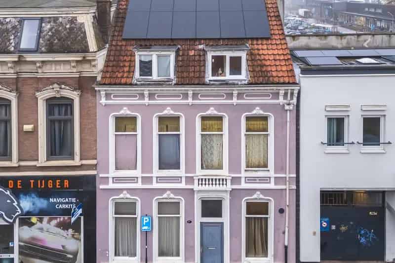 Belegging Tilburg: 10 Verhuurde Woonruimtes met Zonnepanelen